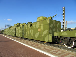 Tren blindado Nº 13 fue hecho por los trabajadores de ferrocarril de Tula en septiembre de 1941 y ya en el octubre del mismo año el tran comenzó a participar en la Segunda Guerra Mundial.