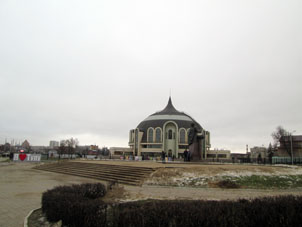 El recinto nuevo del Museo de Armamento está hecho en forma de casco antiguo ruso. 