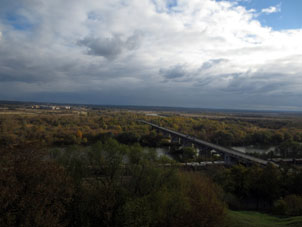 Puente a través del río Klyaz'ma.