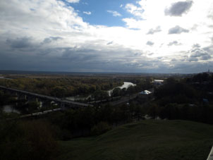 Puente a través del río Klyaz'ma.