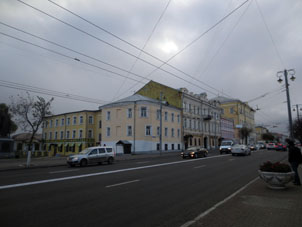 En la calle Bolshaya Moskóvskaya.