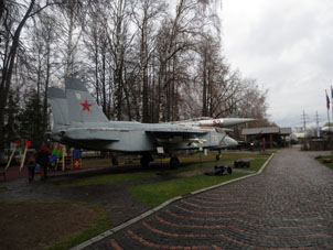 Otros aviones en la misma exposición al aire abierto del Museo de Máquinas de Vadim Zadorozhny.