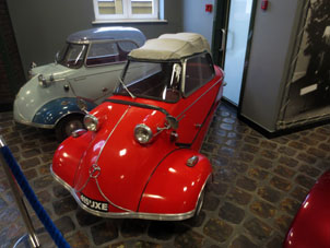 Otros coches de tres ruedas de Messerschmitt (fabricante de aviones) llamados "Ataúd de Blanca de Nieve".