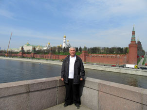 Hice fotografías en el puente a fondo del Kremlin (alcázar) de Moscú.