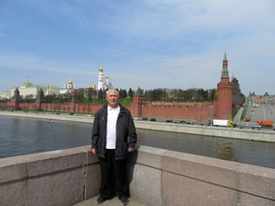 Hice fotografías en el puente a fondo del Kremlin (alcázar) de Moscú.