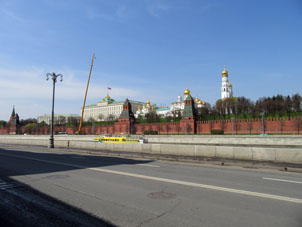 En el río Moscova, hay navegación de los barcos turísticos.