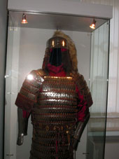 Armadura de un guerreo antíguo turco (los tártaros perteneces a la familia ligüistica turca).