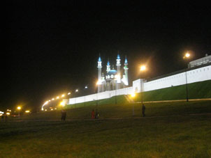 El Kremlin se ilumina por las noches.
