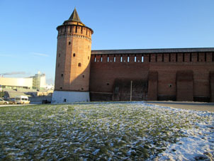 Torre y muralla del Kremlin (alcázar) de Kolomna.