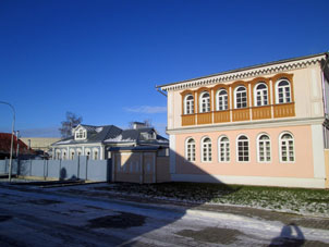 Casas particulares dentro del recinto del Kremlin (alcázar) de Kolomna.