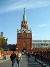 Entrada hacia dentro del Kremlin a través de la torre Kutafia.