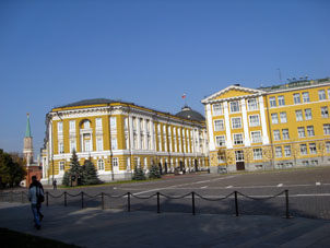 Los palacios ocupados por el Presidente de la Federación Rusa, su aparato y Regimiento Destacado de Kremlin (guardia presidencial).