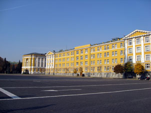 Palacio del Presidente y su aparato y guardia.