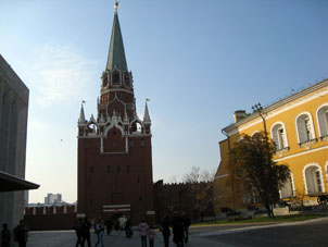 Torre Kutafia con entrada en el Kremlin.