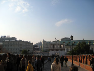 Vista a la ciudad de Moscú desde la entrada al Kremlin.