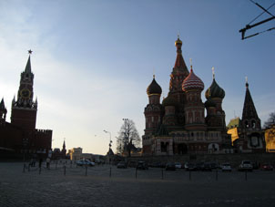 Torre Spásskaya y Templo de Vasilio Plácido desde la bajada Vasílievski.