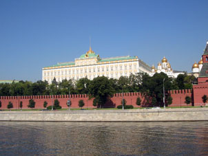 Kremlin desde la orilla derecha del río Moscú.