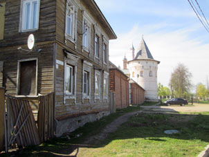 Casa de vivienda de madera cerca del kremlin.