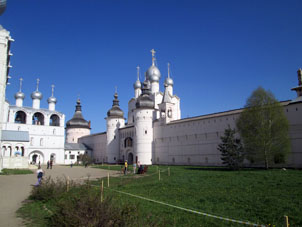 Entrada en la parte central del kremlin desde la norteña.