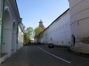 Kremlin (alcázar) de Rostov desde la ciudad.