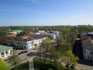 Vista desde la atalaya del kremlin de Rostov al lago Nero.