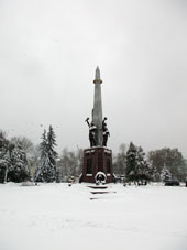 Monumento de los defensores de la Patria en diferentes guerras que pasaron en Smolensk.