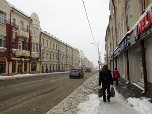 Calle Bolshaya Soviétskaya en el recinto del kremlinde Smolensk.