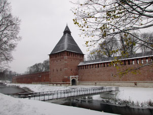 Portón Kopýtenskie del kremlin de Smolensk.