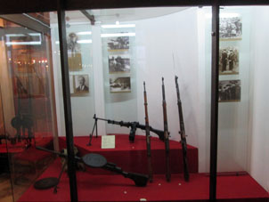 Ametralladoras y fusiles de Segunda Guerra Mundial en el Museo de Armas en el Kremlin de Tula.