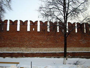 Muralla del kremlin (alcázar) tuliaco. Vista por fuera.