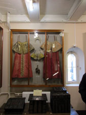 Vestido antiguo en el museo dentro del Palacio.