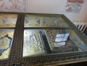 Libros antiguos en el museo dentro del Palacio.