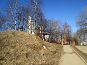 Subimos al cerro donde estaba el alcázar de Vólok de Lama (Volokolamsk).
