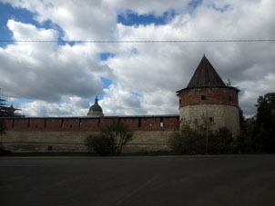 Verano ante el kremlin (alcázar) de Zaraysk.