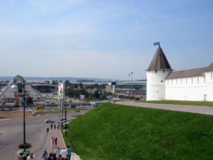 Kremlin (alcázar) de Kazáñ, centro de la ciudad y río Volga.