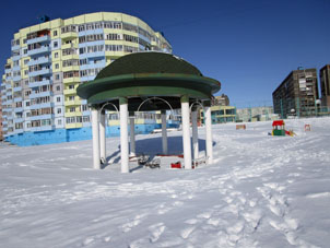 Zona de desacso de verano en el período de invierno (8-9 meses) está cubierta con nieve.