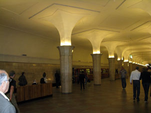 Estación Kropótkinskaya de la línea Sokólnicheskaya del Metro de Moscú.