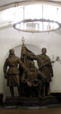 Monumento a los guerilleros bielorrusos de la Segunda Guerra Mundial en paso de la línea Gór'kovsko-Zamoskvorétskaya a la Circular.