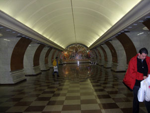 Estación Park Pobedy (Parque de la Victoria) de las líneas Arbatsko-Pokróvskaya y Kalíninsko-Sólntsevskaya del Metro de Moscú