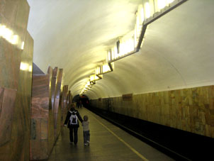 Estación Barrikádnaya de la línea Tagánsko-Krasnoprésnenskaya del Metro de Moscú.