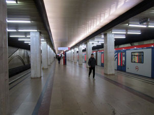 Estación Bulevar Rokosóvskogo (Бульвар Рокосовского) de la línea Sokólnicheskaya del Metro de Moscú