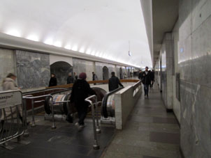 Paso a la estación Turgénevskaya (Тургеневская) de la Línea Kalúzhsko-Rízhskaya (Калужско-Рижская) del Metro de Moscú