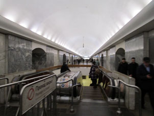 Paso a la estación Turgénevskaya (Тургеневская) de la Línea Kalúzhsko-Rízhskaya (Калужско-Рижская) del Metro de Moscú