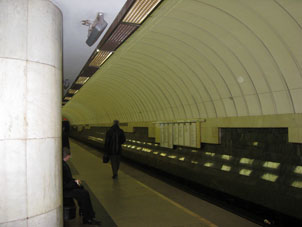 Estación Dubrovka de la línea Lyúblinsko-Dmítrovskaya del Metro de Moscú.