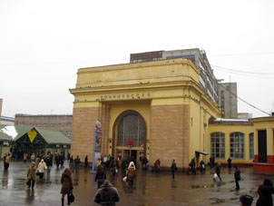 Salida de la estación del metro Semiónovskaya.