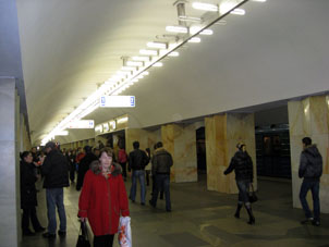 Estación Kitay-górod de la línea Kalúzhsko-Rízhskaya y de la Tagánsko-Krasnoprésnenskaya del Metro de Moscú.