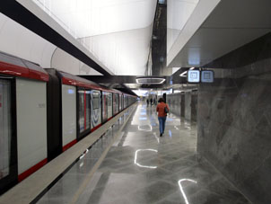 Estación Klenovy bulevar (Кленовый бульвар) de la Gran Línea Circular (Tercer Circuito de Transbordo) del Metro de Moscú.