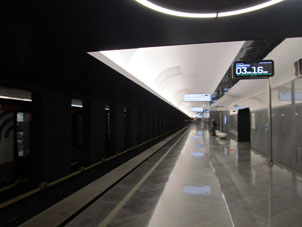 Estación Klenovy bulevar (Кленовый бульвар) de la Gran Línea Circular (Tercer Circuito de Transbordo) del Metro de Moscú.
