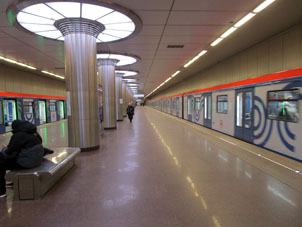 Estación Kotélniki (Котельники) de la línea Tagánsko-Krasnoprésnenskaya del Metro de Moscú.