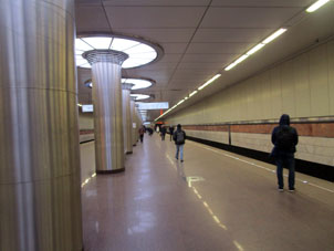 Estación Kotélniki (Котельники) de la línea Tagánsko-Krasnoprésnenskaya del Metro de Moscú.